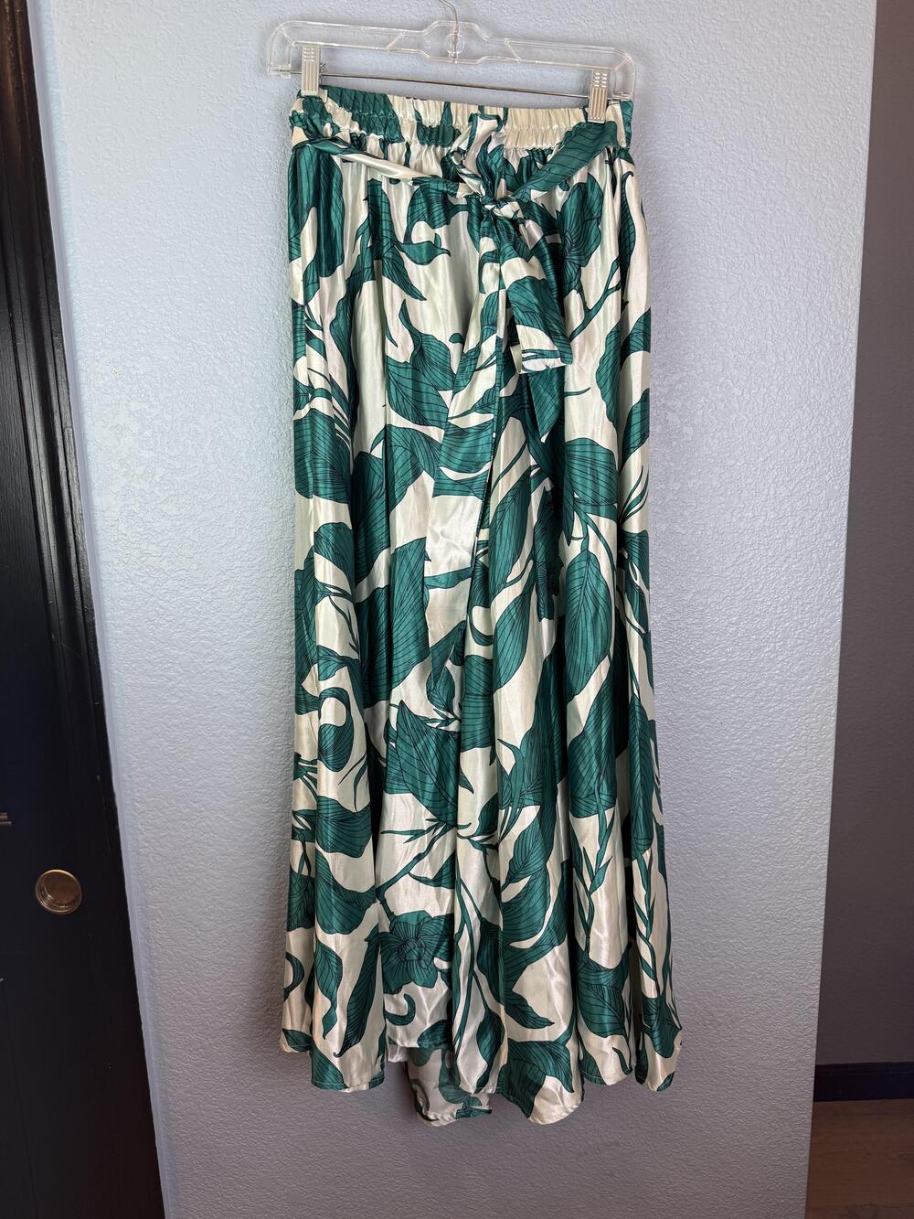 Her Destiny Skirt Womens Small Green White Leaf Print Maxi Belted Flowy Boho